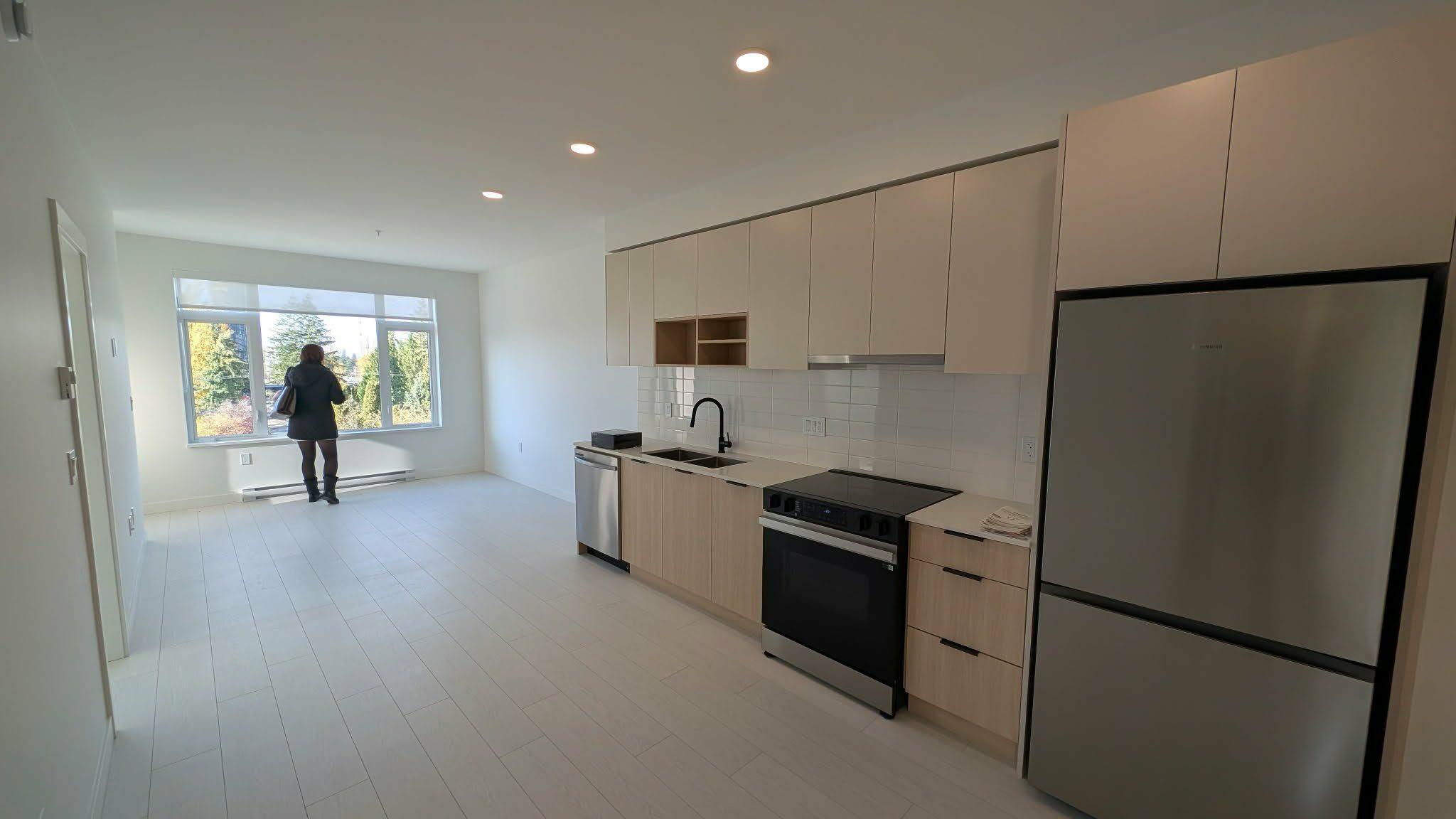 Post image of can ho moi, Surrey Central, 2 beds, 2 baths, den, parki