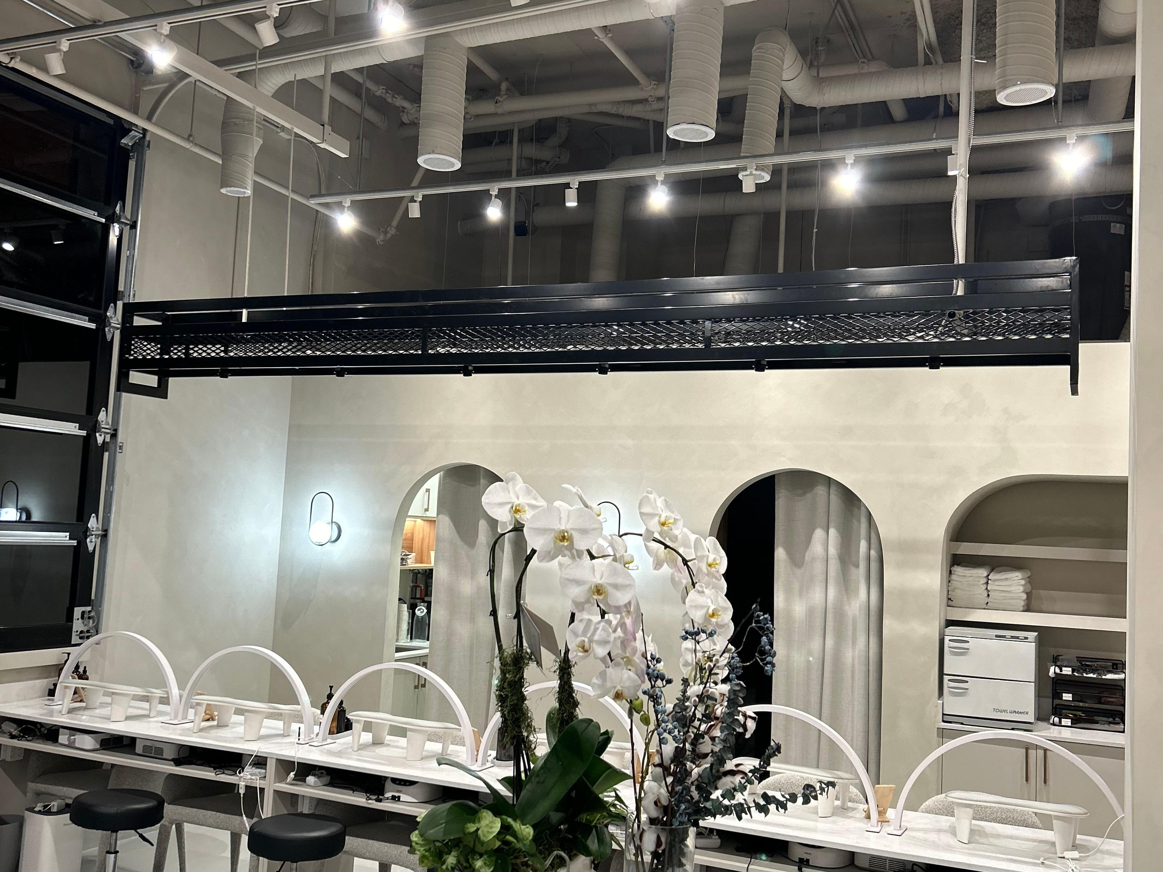 Post image of Chuyen build tiem nail nha Hang , renovation nha, tiem