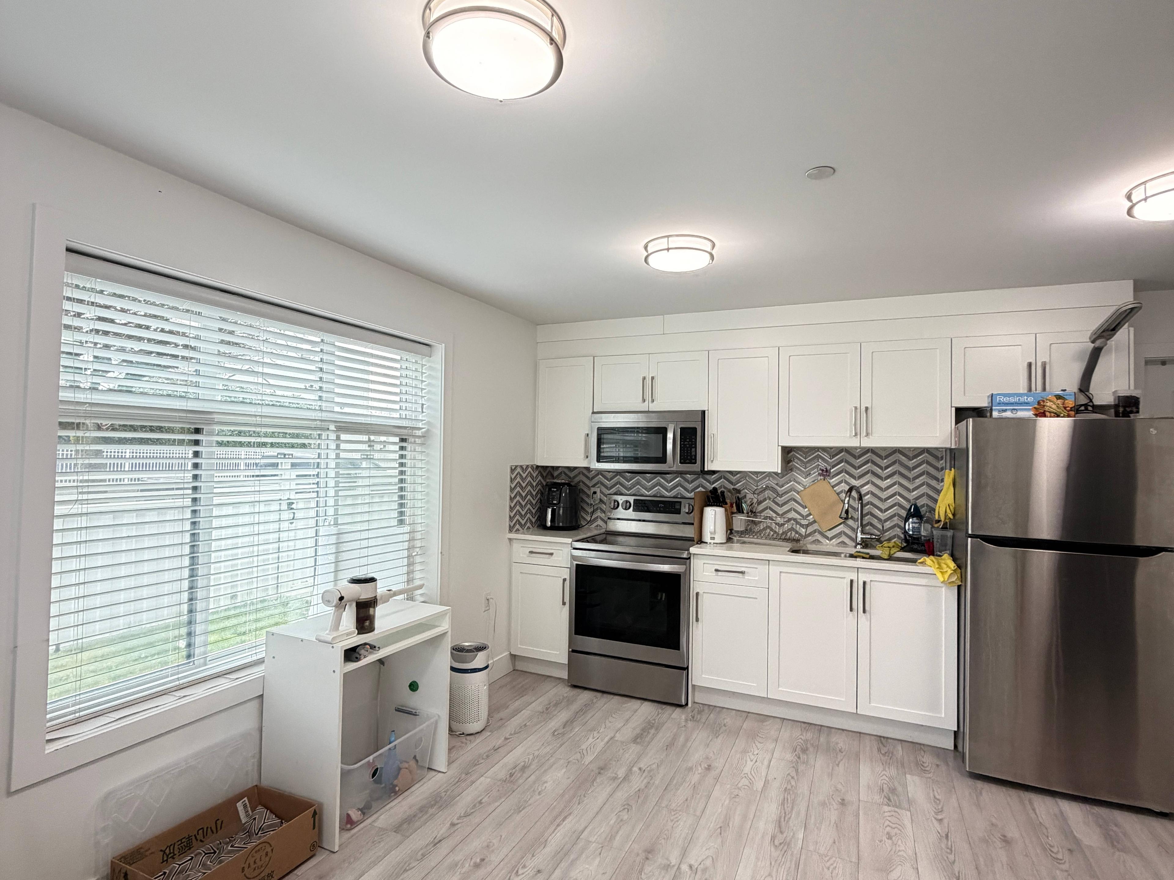 Post image of Một phòng ngủ cho thuê available March 15th