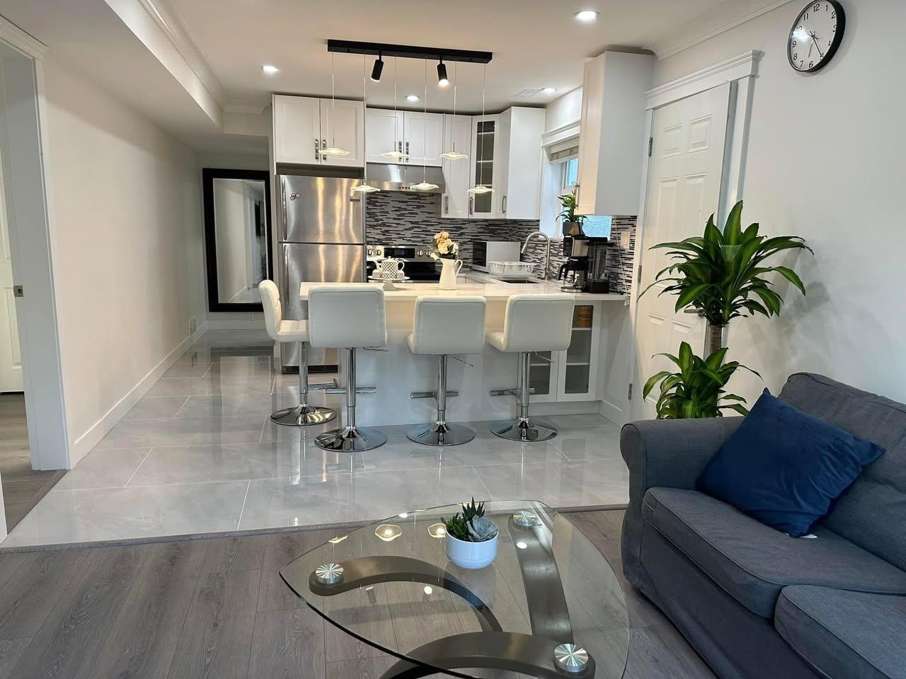 Post image of Cho thuê suite 2 phòng ngủ Ngắn hạn Tại Vancouver