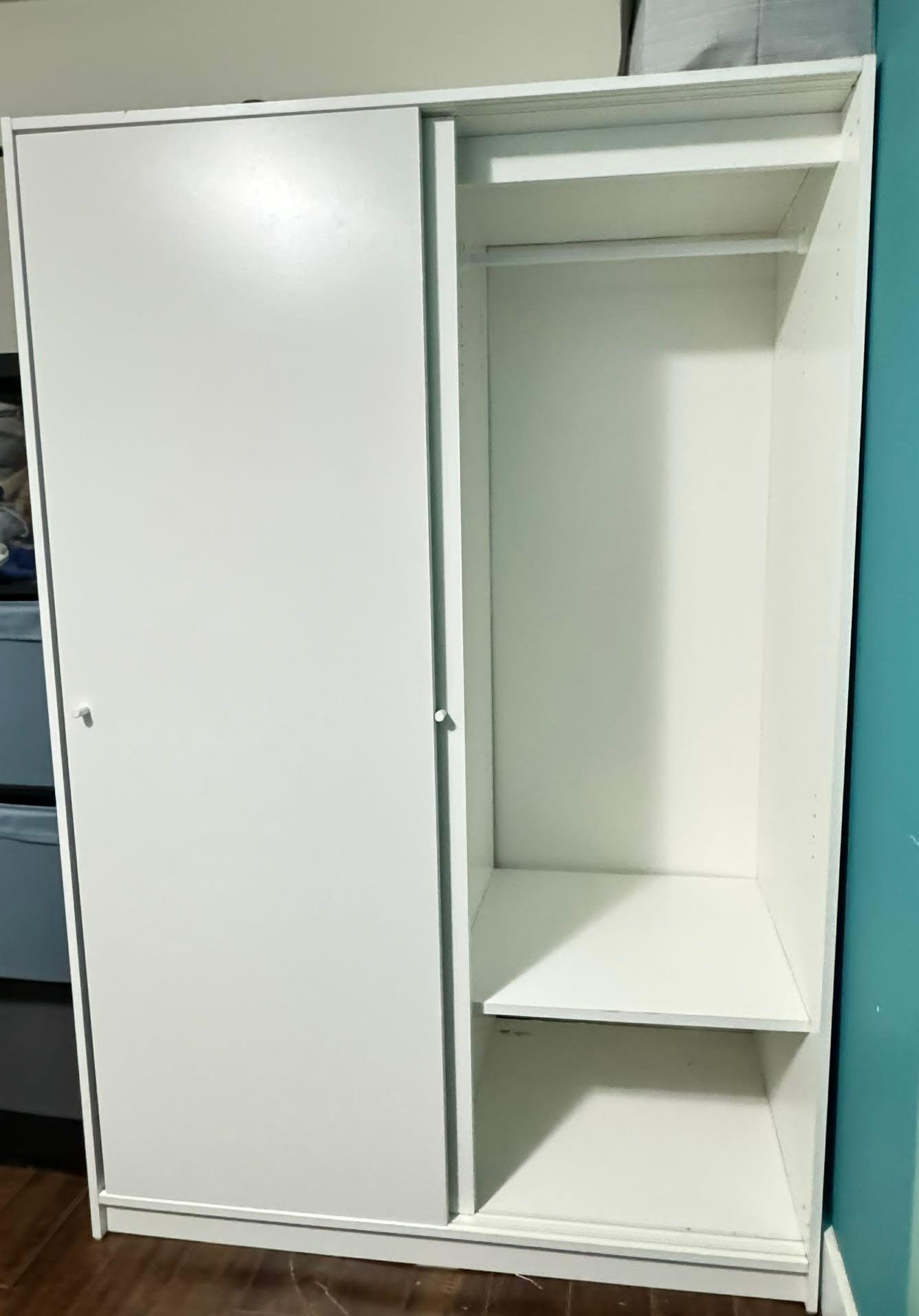 Post image of Tủ quần áo IKEA cửa kéo tiết kiệm diện tích  