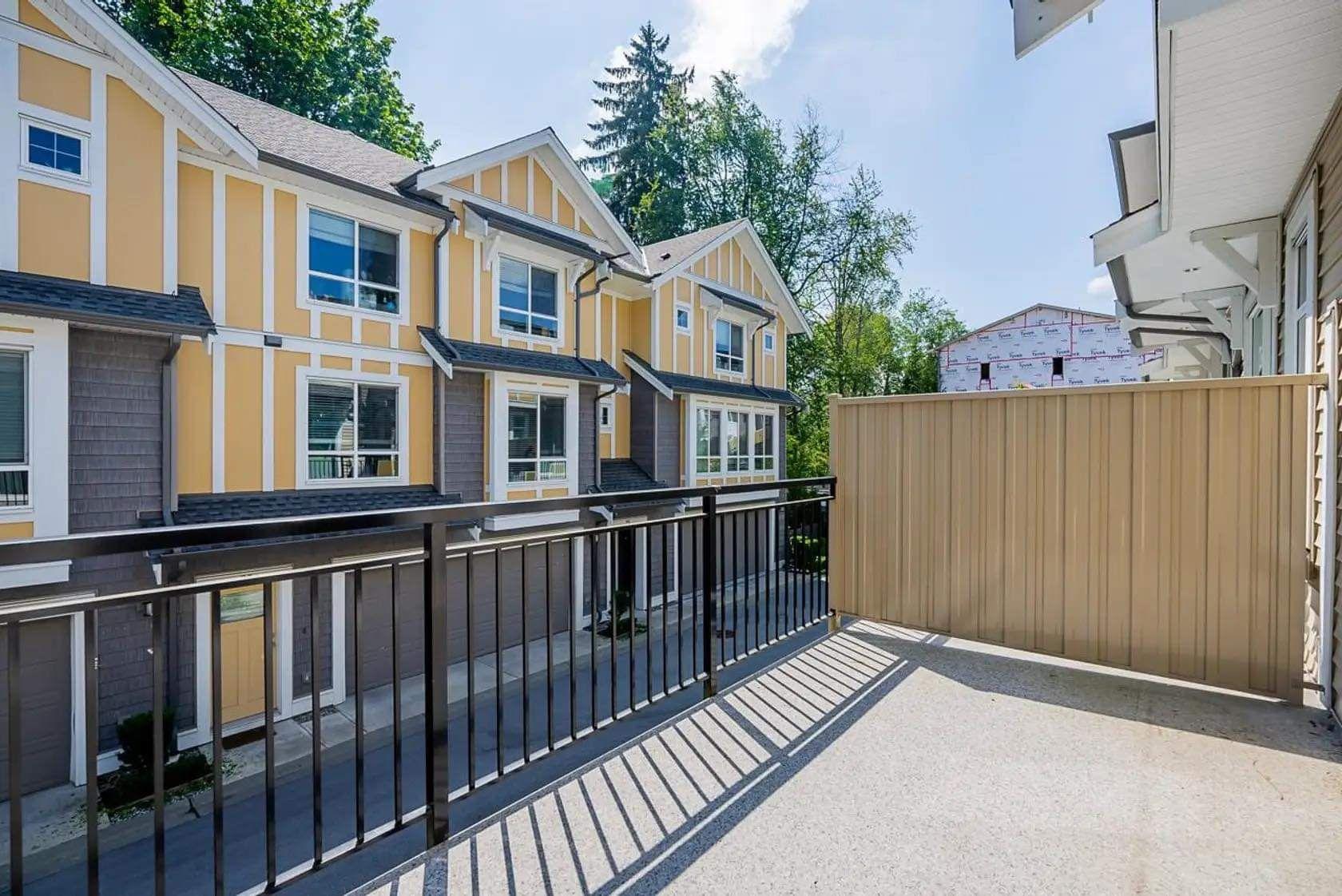 Post image of Townhouse 3 beds Guildford cho thuê